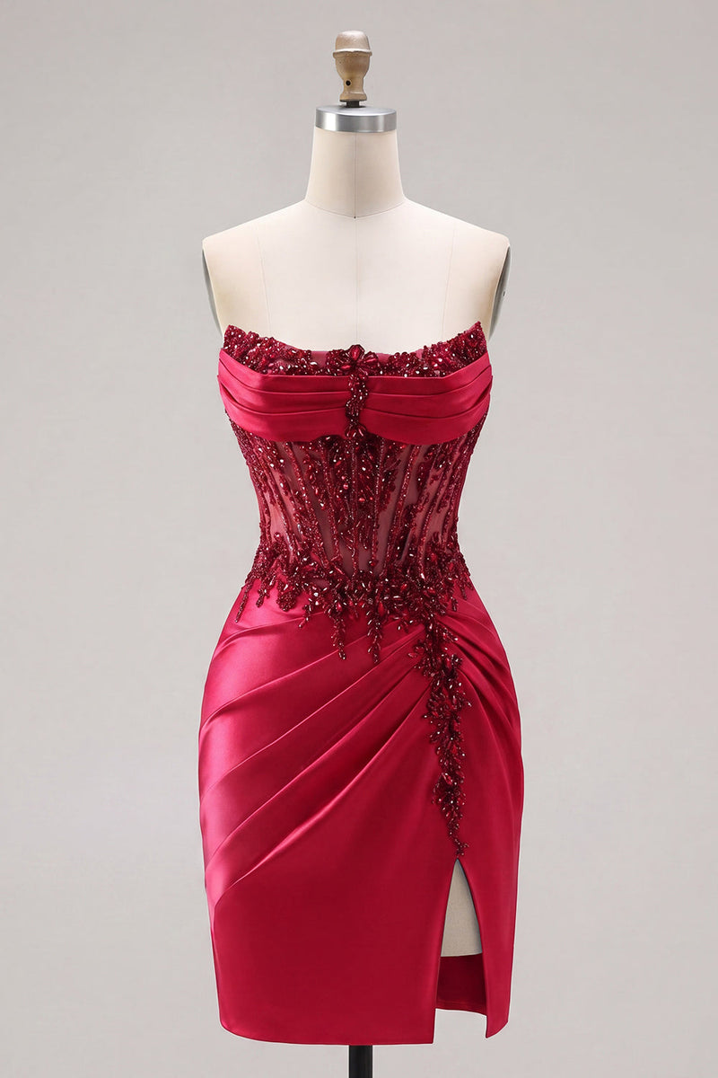 Laden Sie das Bild in den Galerie-Viewer, Trägerloses Satin-Burgund, gerafftes, transparentes Korsett mit Perlen-Homecoming-Kleid mit Schlitz