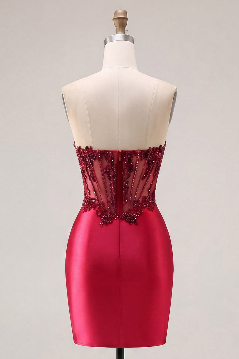 Laden Sie das Bild in den Galerie-Viewer, Trägerloses Satin-Burgund, gerafftes, transparentes Korsett mit Perlen-Homecoming-Kleid mit Schlitz