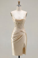 Laden Sie das Bild in den Galerie-Viewer, Champagner-Sweetheart-Satin-Perlenkorsett Homecoming-Kleid mit Schlitz