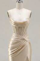Laden Sie das Bild in den Galerie-Viewer, Champagner-Sweetheart-Satin-Perlenkorsett Homecoming-Kleid mit Schlitz