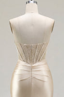 Laden Sie das Bild in den Galerie-Viewer, Champagner-Sweetheart-Satin-Perlenkorsett Homecoming-Kleid mit Schlitz