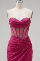 Laden Sie das Bild in den Galerie-Viewer, Burgundrotes Satin-Rapphing Sweetheart Sweetheart Sheer Korsett-Homecoming-Kleid mit Schlitz