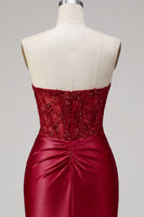 Laden Sie das Bild in den Galerie-Viewer, Rotes Satin-Sweetheart-Schnitt mit transparentem Korsett Homecoming-Kleid