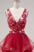 Laden Sie das Bild in den Galerie-Viewer, Rot geraffter Blumenschnitt mit kurzem Homecoming-Kleid mit Rüschen