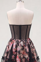 Laden Sie das Bild in den Galerie-Viewer, Schwarze Pink Blume A-Linie Trägerloses Korsett Kurzes Homecoming-Kleid