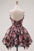 Laden Sie das Bild in den Galerie-Viewer, Schwarze Pink Flower A-Linie V-Ausschnitt, gerafftes kurzes Homecoming-Kleid mit Schleifen