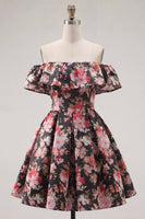 Laden Sie das Bild in den Galerie-Viewer, Schwarze rosa Blume – ein schulterloses kurzes Homecoming-Kleid