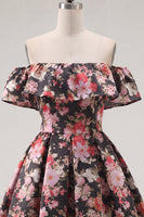 Laden Sie das Bild in den Galerie-Viewer, Schwarze rosa Blume – ein schulterloses kurzes Homecoming-Kleid