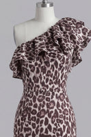 Laden Sie das Bild in den Galerie-Viewer, Kaffee Einschulterrüschen Leopardenmuster enges, kurzes Homecoming-Kleid mit Schlitz