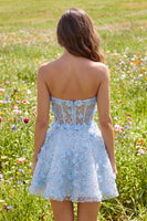 Laden Sie das Bild in den Galerie-Viewer, Glitzerndes blaues A-Linie florales Korsett, kurzes, trägerloses Homecoming-Kleid mit Perlen