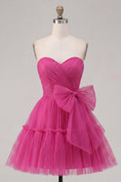 Laden Sie das Bild in den Galerie-Viewer, Fuchsia A Line Sweetheart gerafftes kurzes Homecoming-Kleid mit Schleife