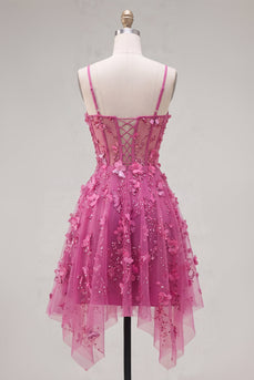 Ein kurzes, florales Heimkehrkleid mit glitzerndem Fuchsiafarbenen Korsett, das mit Perlen besetzt ist