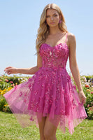 Laden Sie das Bild in den Galerie-Viewer, Ein kurzes, florales Heimkehrkleid mit glitzerndem Fuchsiafarbenen Korsett, das mit Perlen besetzt ist