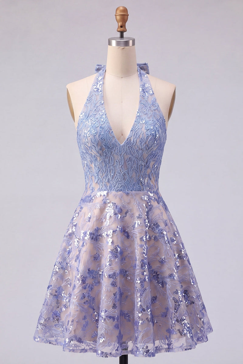 Laden Sie das Bild in den Galerie-Viewer, Glitzerndes graublaues Neckholder, das mit Perlen besetzt ist, kurzes Homecoming-Kleid mit Schleife