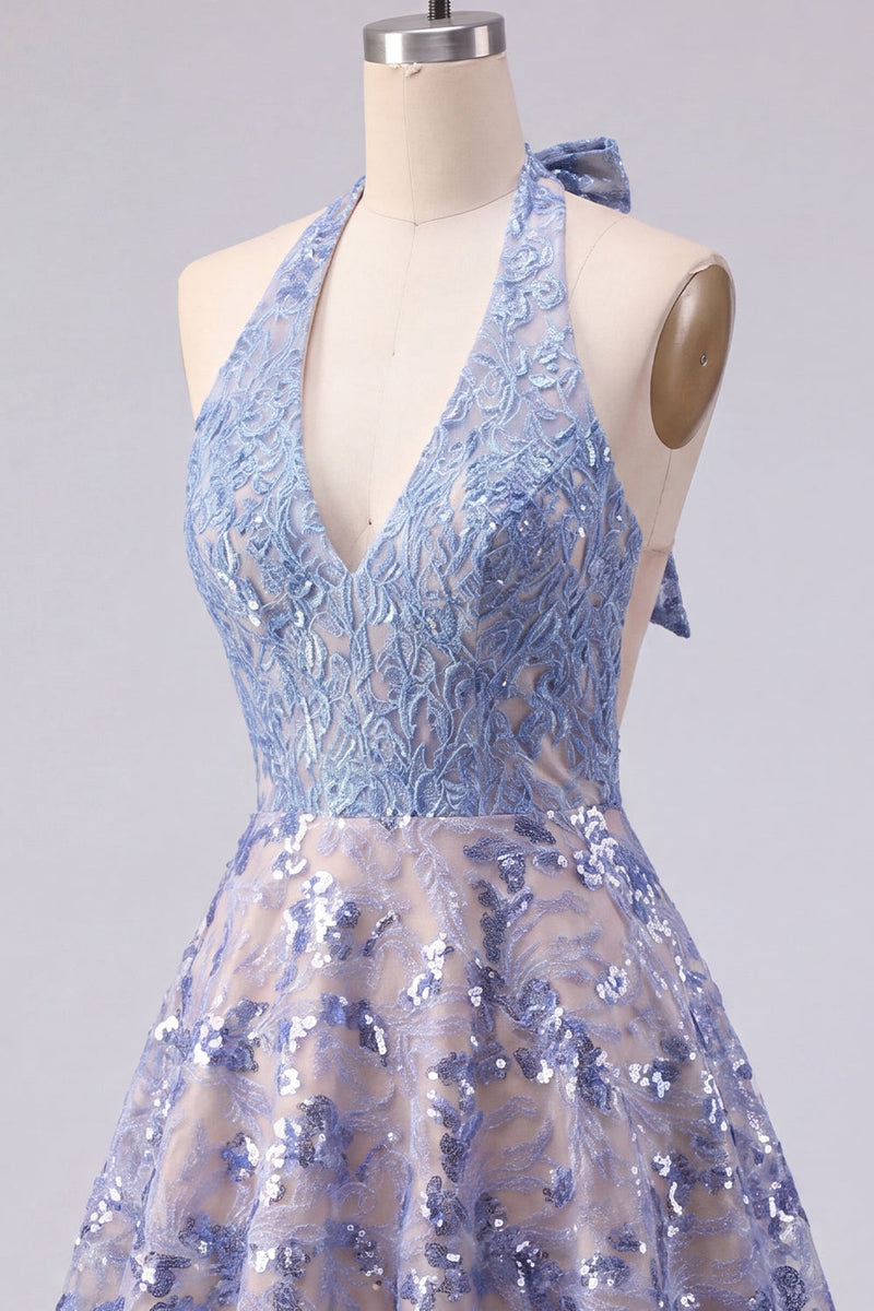 Laden Sie das Bild in den Galerie-Viewer, Glitzerndes graublaues Neckholder, das mit Perlen besetzt ist, kurzes Homecoming-Kleid mit Schleife