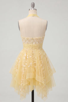 Buttergelbes A-Linie Halterhals Blumen Kurzes Abendkleid
