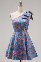 Laden Sie das Bild in den Galerie-Viewer, Blaues Einschulteriges Jacquard A-Linie Blumen Kurzes Abendkleid mit Schleife