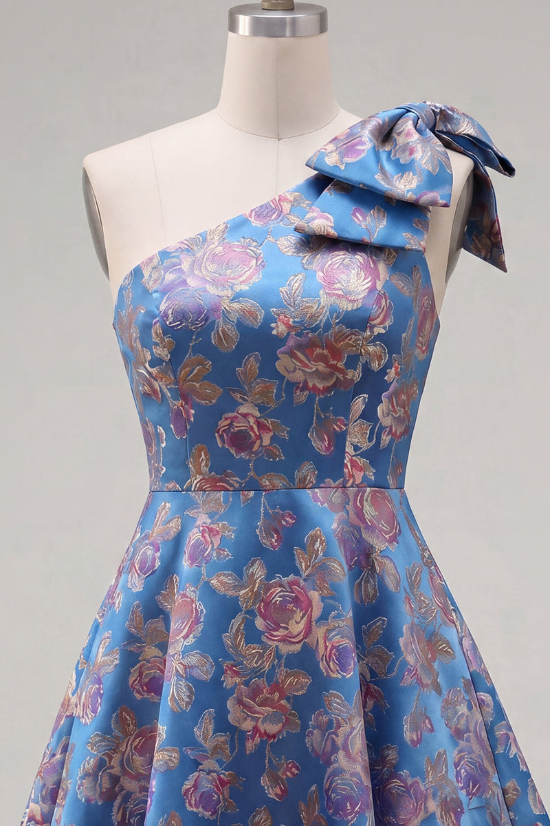 Laden Sie das Bild in den Galerie-Viewer, Blaues Einschulteriges Jacquard A-Linie Blumen Kurzes Abendkleid mit Schleife