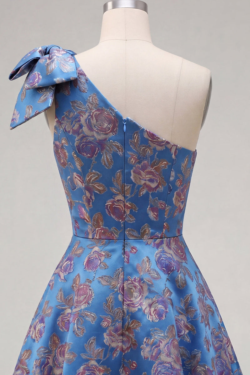 Laden Sie das Bild in den Galerie-Viewer, Blaues Einschulteriges Jacquard A-Linie Blumen Kurzes Abendkleid mit Schleife