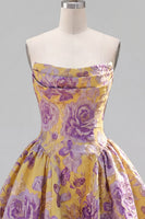 Laden Sie das Bild in den Galerie-Viewer, A-Linie Gelbes Trägerloses Gerafftes Jacquard Floral Kurzes Abendkleid