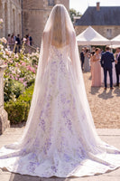 Laden Sie das Bild in den Galerie-Viewer, Weiße Lila Blume A-Linie Korsett-Sweep-Zug Strand-Hochzeitskleid mit Schleiern