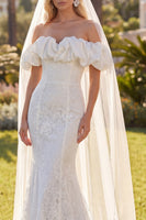 Laden Sie das Bild in den Galerie-Viewer, Weißes Meerjungfrauen-Floral-Spitzen-Sweep-Zug Boho-Hochzeitskleid mit Schleiern