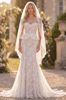 Laden Sie das Bild in den Galerie-Viewer, Weißes florales Spitzen-Meerjungfrauen-Korsett, Schlaff-Korsett Boho-Hochzeitskleid mit Schleiern