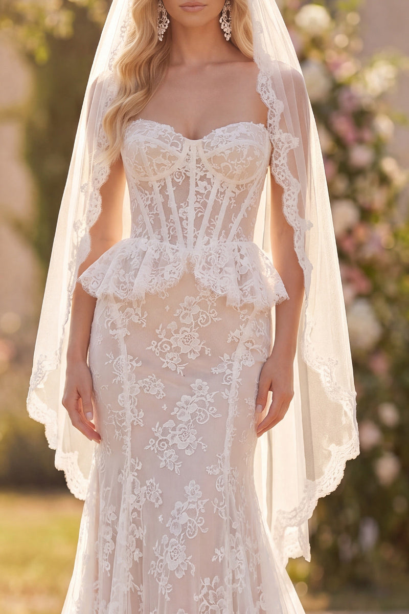Laden Sie das Bild in den Galerie-Viewer, Weißes florales Spitzen-Meerjungfrauen-Korsett, Schlaff-Korsett Boho-Hochzeitskleid mit Schleiern