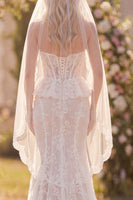 Laden Sie das Bild in den Galerie-Viewer, Weißes florales Spitzen-Meerjungfrauen-Korsett, Schlaff-Korsett Boho-Hochzeitskleid mit Schleiern