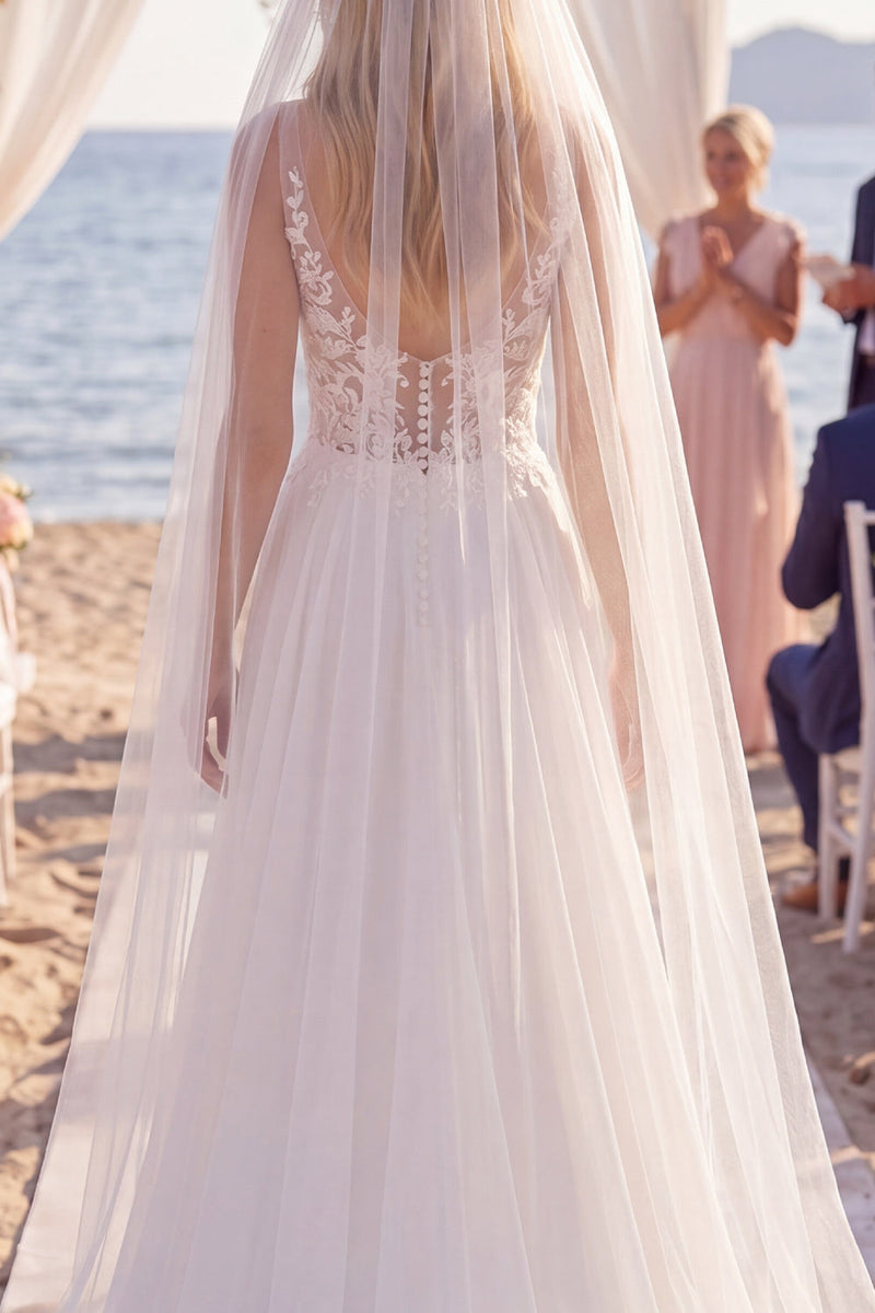Laden Sie das Bild in den Galerie-Viewer, Weißes florales Chiffon A-Linie V-Ausschnitt Sweep-Zug Schlüsselloch-Strand-Hochzeitskleid mit Schleiern