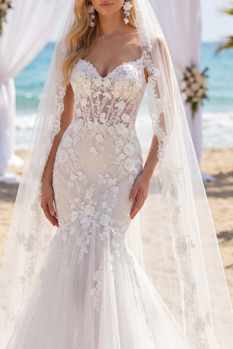 Laden Sie das Bild in den Galerie-Viewer, Meerjungfrauen-Korsett-Sweep-Zug Weißes Blumenspitzen-Boho-Hochzeitskleid mit Schleiern