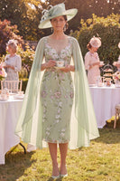 Laden Sie das Bild in den Galerie-Viewer, Grünes Bodycon-Applikiertes Blumen-Midi-Mutter-der-Braut-Kleid mit Umhang