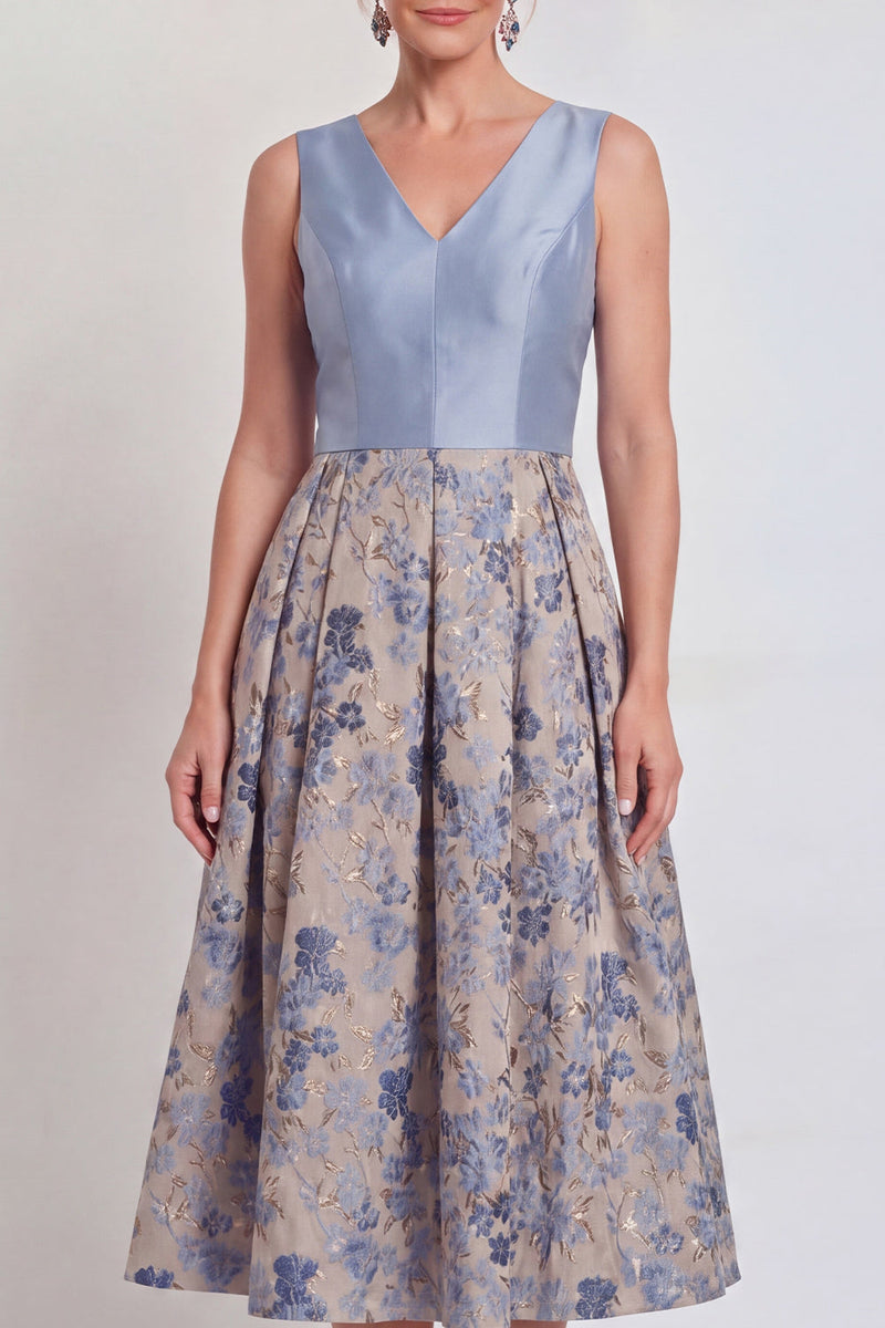 Laden Sie das Bild in den Galerie-Viewer, A-Line marineblaues V-Ausschnitt Blumen-Midi-Mutter-der-Braut-Kleid