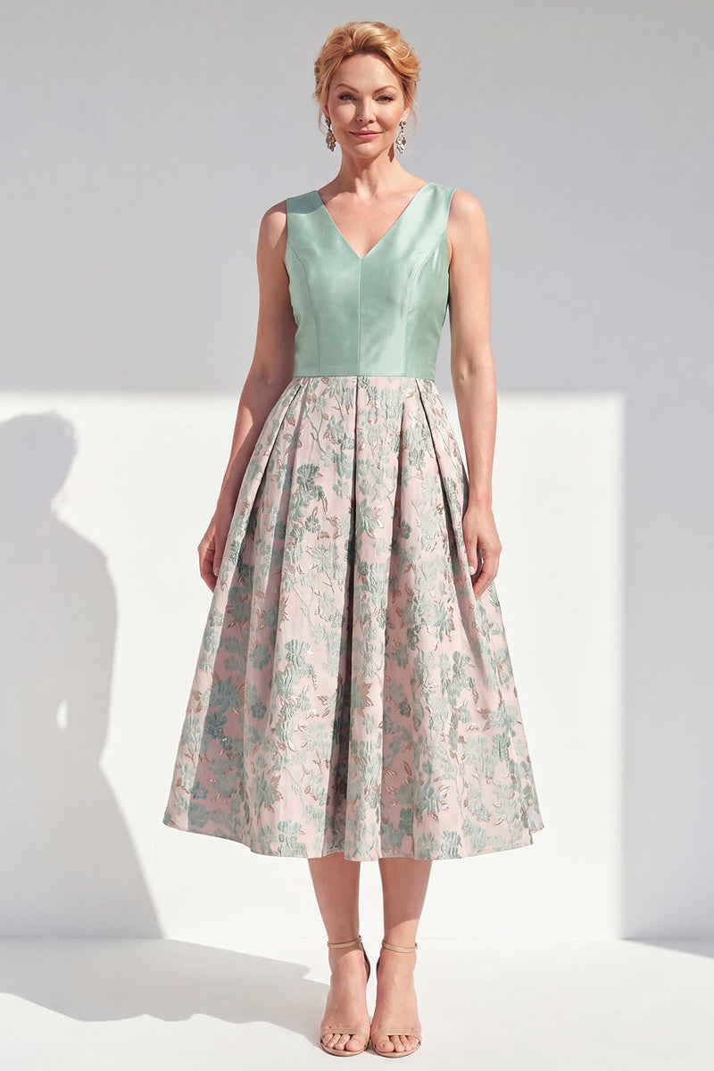 Laden Sie das Bild in den Galerie-Viewer, A-Line marineblaues V-Ausschnitt Blumen-Midi-Mutter-der-Braut-Kleid