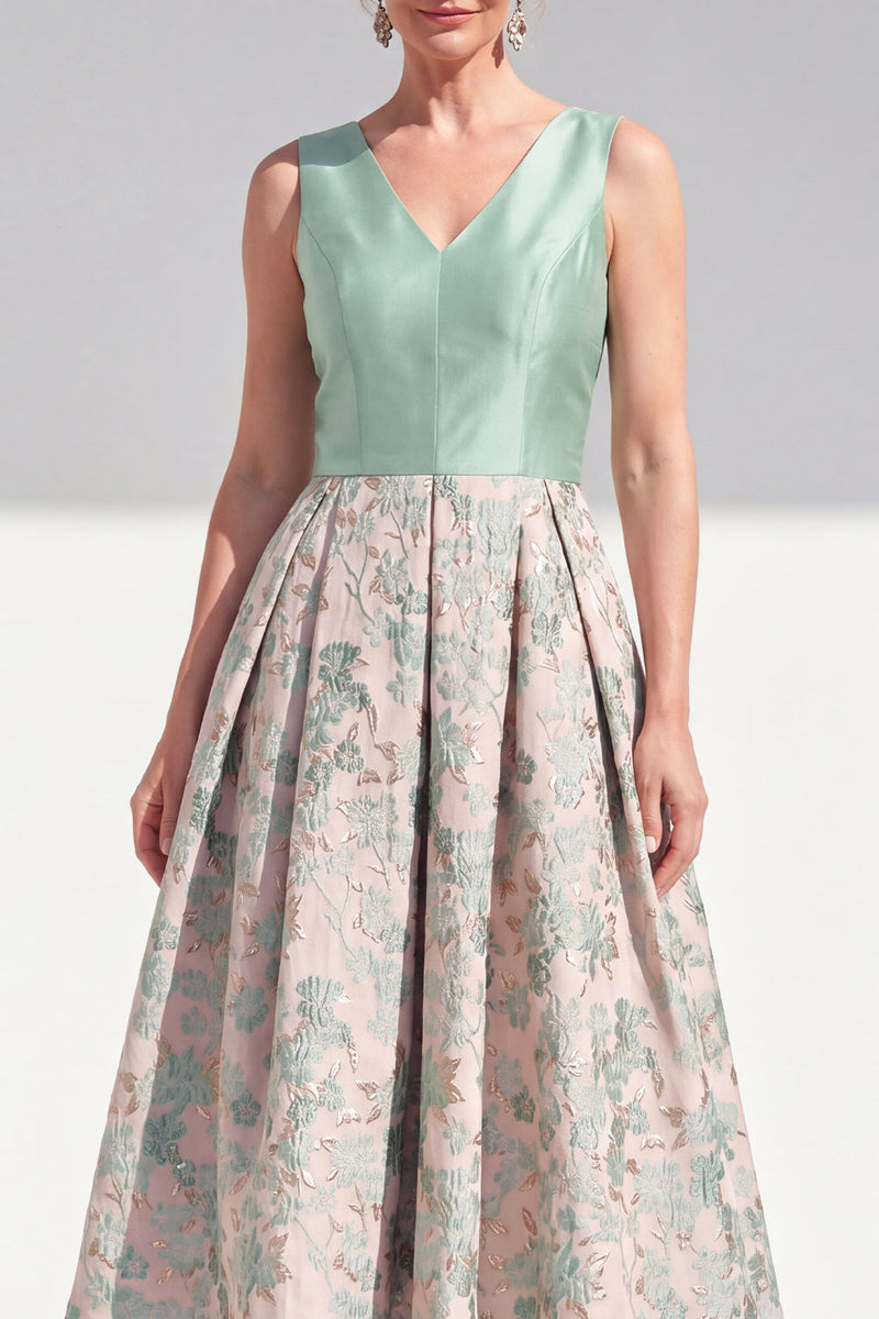 Laden Sie das Bild in den Galerie-Viewer, A-Line marineblaues V-Ausschnitt Blumen-Midi-Mutter-der-Braut-Kleid