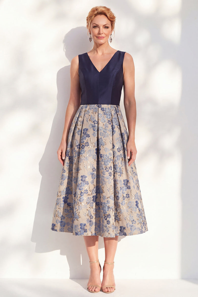 Laden Sie das Bild in den Galerie-Viewer, A-Line marineblaues V-Ausschnitt Blumen-Midi-Mutter-der-Braut-Kleid