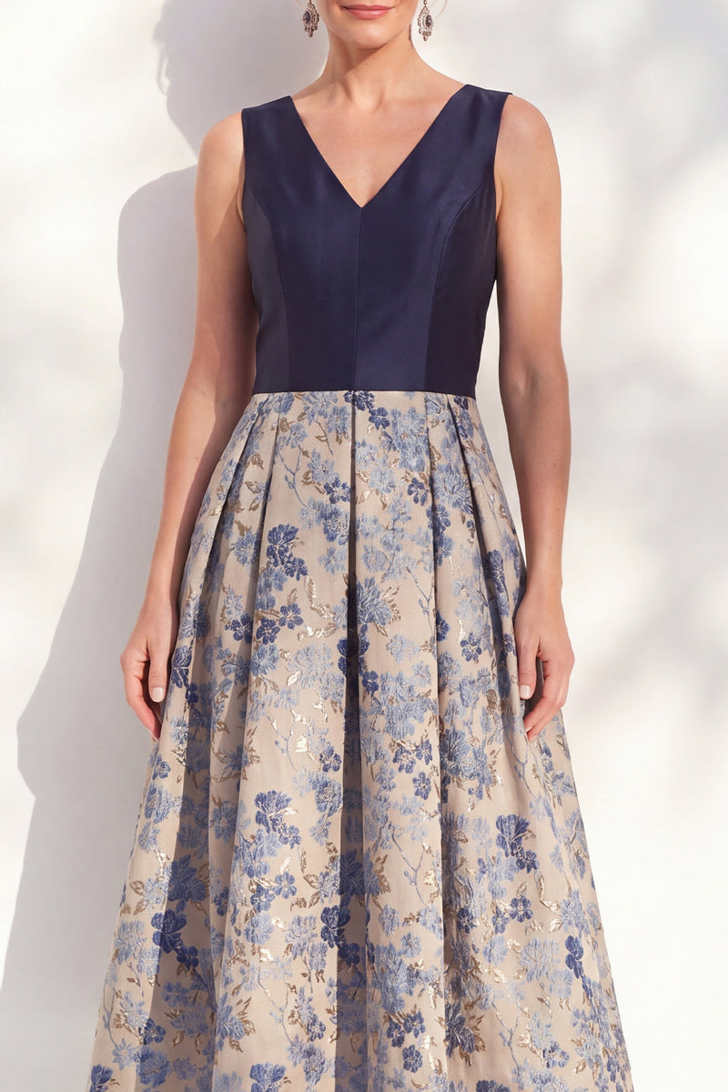 Laden Sie das Bild in den Galerie-Viewer, A-Line marineblaues V-Ausschnitt Blumen-Midi-Mutter-der-Braut-Kleid
