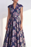 Laden Sie das Bild in den Galerie-Viewer, Marineblaues A-Linie-Blumenkleid mit V-Ausschnitt und langem Mutter-der-Braut-Kleid mit Mützenärmeln