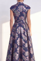 Laden Sie das Bild in den Galerie-Viewer, Marineblaues A-Linie-Blumenkleid mit V-Ausschnitt und langem Mutter-der-Braut-Kleid mit Mützenärmeln