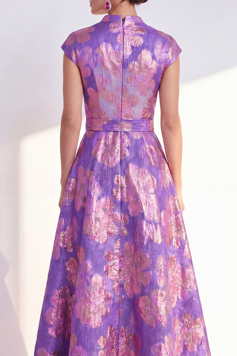 Laden Sie das Bild in den Galerie-Viewer, Marineblaues A-Linie-Blumenkleid mit V-Ausschnitt und langem Mutter-der-Braut-Kleid mit Mützenärmeln