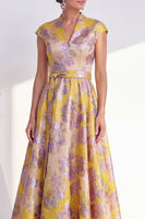 Laden Sie das Bild in den Galerie-Viewer, Marineblaues A-Linie-Blumenkleid mit V-Ausschnitt und langem Mutter-der-Braut-Kleid mit Mützenärmeln