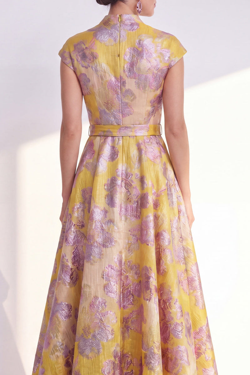 Laden Sie das Bild in den Galerie-Viewer, Marineblaues A-Linie-Blumenkleid mit V-Ausschnitt und langem Mutter-der-Braut-Kleid mit Mützenärmeln