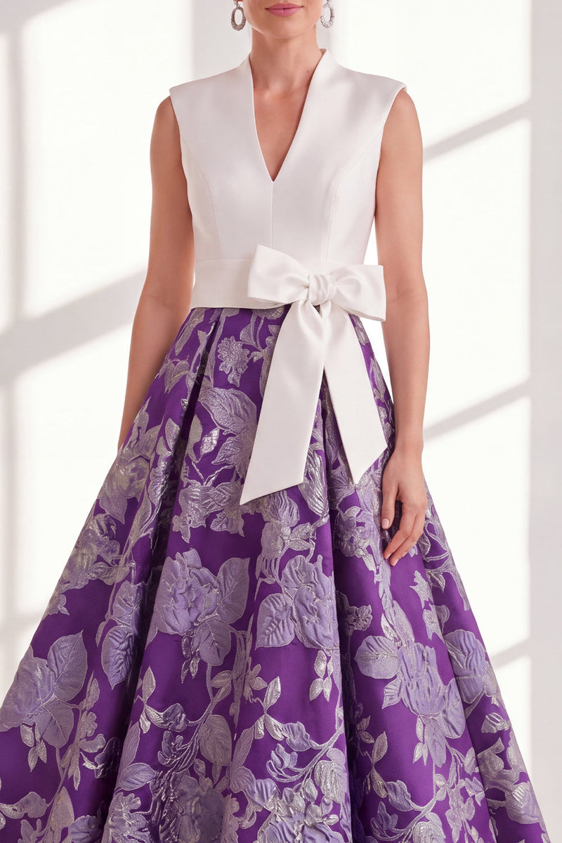 Laden Sie das Bild in den Galerie-Viewer, Blaues A-Linien-V-Ausschnitt langes Mutter-der-der-Braut-Kleid mit Schleife