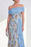 Laden Sie das Bild in den Galerie-Viewer, Off-the-shoulder grünes Blumenkleid der Mutter der Braut mit Schärpe