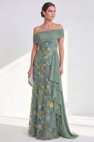 Laden Sie das Bild in den Galerie-Viewer, Off-the-shoulder grünes Blumenkleid der Mutter der Braut mit Schärpe