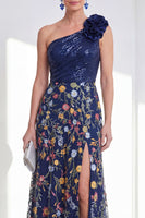 Laden Sie das Bild in den Galerie-Viewer, Glitzerndes A-Line-Marineblau mit Pailletten mit einer Schulter – geblümtes langes Mutter-der-der-Braut-Kleid mit Schlitz