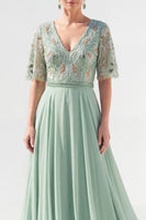 Laden Sie das Bild in den Galerie-Viewer, A-Linie grünes V-Ausschnitt-Chiffon-Chiffon-Kleidung mit langer Mutter der Braut und Perlenbesatz