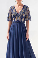 Laden Sie das Bild in den Galerie-Viewer, A-Linie grünes V-Ausschnitt-Chiffon-Chiffon-Kleidung mit langer Mutter der Braut und Perlenbesatz
