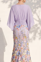 Laden Sie das Bild in den Galerie-Viewer, Meerjungfrau-Champagner-Floral-V-Ausschnitt-Langkleid der Mutter der Braut mit Umhangärmeln