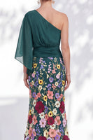 Laden Sie das Bild in den Galerie-Viewer, Einschulterlila Meerjungfrauen-Floral-Langkleid der Mutter der Braut mit Umhangärmeln